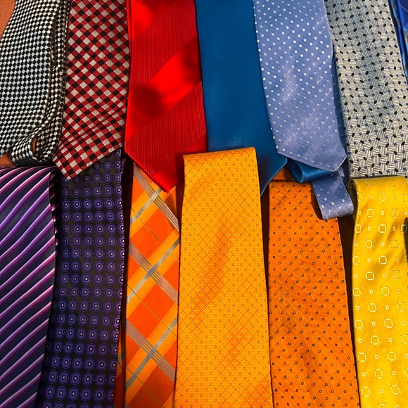 Bundle of 20 men’s ties. All different colors. some skinny some regular. - Picture 1 of 5